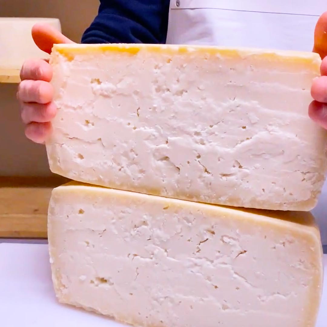 Pecorino Moliterno - stagionato  12 mesi